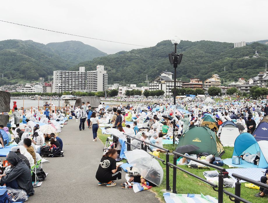 諏訪湖花火大会　石彫公園［Sエリア］ Q | 信州 諏訪湖の花火－諏訪湖祭湖上花火大会・全国新作花火競技大会